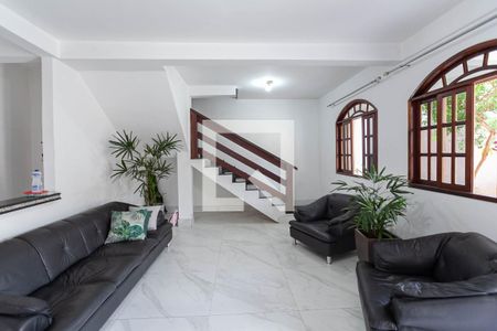 Sala 1 de casa à venda com 3 quartos, 400m² em São João Batista, Belo Horizonte
