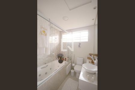 Casa à venda com 270m², 4 quartos e 2 vagasBanheiro da Suite