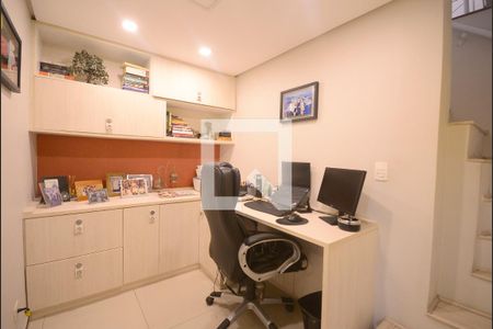 Casa à venda com 270m², 4 quartos e 2 vagasEscritório 