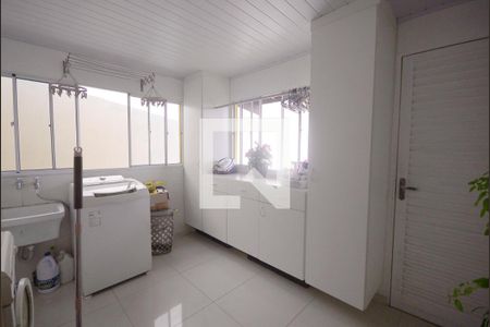 Casa à venda com 270m², 4 quartos e 2 vagasÁrea de Serviço