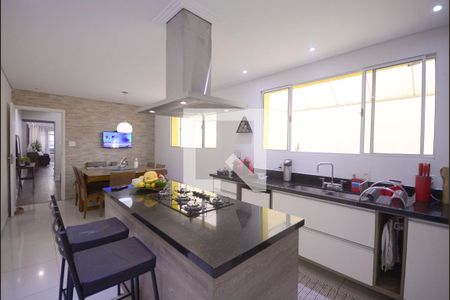 Casa à venda com 270m², 4 quartos e 2 vagasCozinha