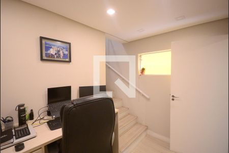 Casa à venda com 270m², 4 quartos e 2 vagasEscritório 