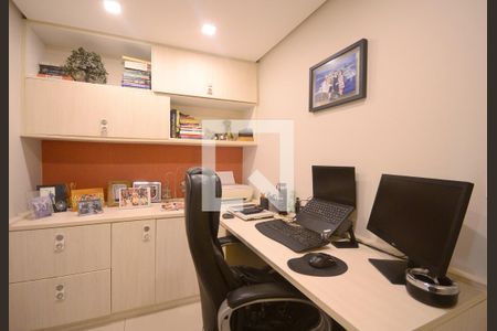 Casa à venda com 270m², 4 quartos e 2 vagasEscritório 