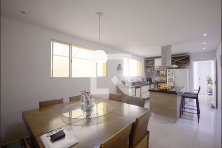 Casa à venda com 270m², 4 quartos e 2 vagasCozinha