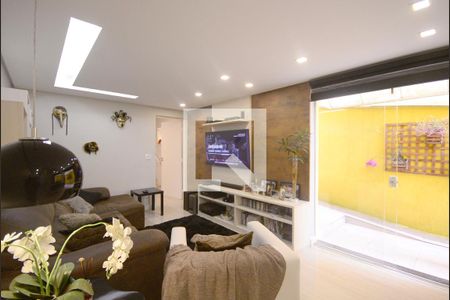 Sala de TV de casa à venda com 4 quartos, 270m² em Vila Santo Estefano, São Paulo