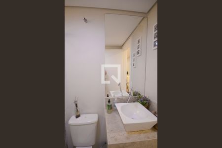 Casa à venda com 270m², 4 quartos e 2 vagasBanheiro 3