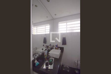 Casa à venda com 270m², 4 quartos e 2 vagasBanheiro 2