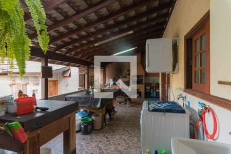 Casa à venda com 240m², 4 quartos e 5 vagas Casa à venda com 240m², 4 quartos e 5 vagasÁrea de Serviço