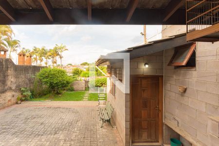 Casa à venda com 240m², 4 quartos e 5 vagas Casa à venda com 240m², 4 quartos e 5 vagasQuintal