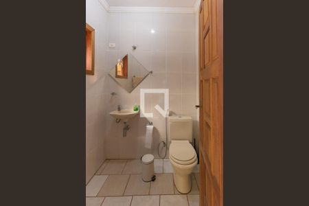 Casa à venda com 240m², 4 quartos e 5 vagas Casa à venda com 240m², 4 quartos e 5 vagasBanheiro de Serviço