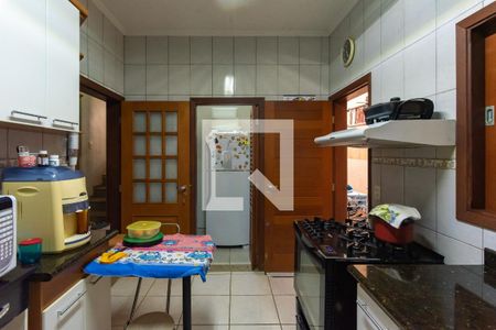 Casa à venda com 240m², 4 quartos e 5 vagas Casa à venda com 240m², 4 quartos e 5 vagasCozinha