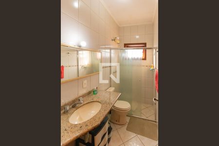 Casa à venda com 240m², 4 quartos e 5 vagas Casa à venda com 240m², 4 quartos e 5 vagasBanheiro Social