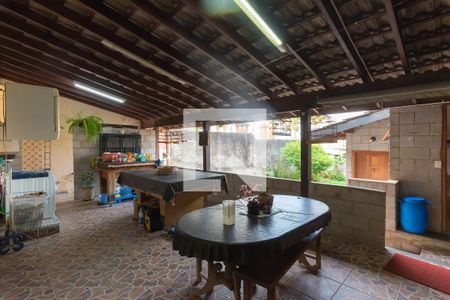 Casa à venda com 240m², 4 quartos e 5 vagas Casa à venda com 240m², 4 quartos e 5 vagasEspaço Gourmet