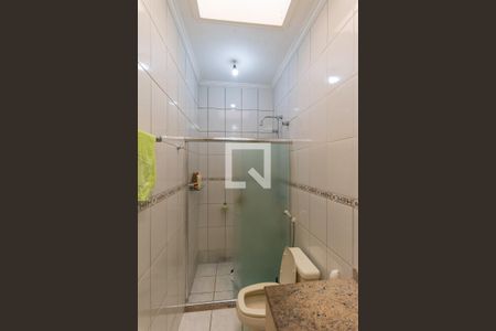 Casa à venda com 240m², 4 quartos e 5 vagas Casa à venda com 240m², 4 quartos e 5 vagasBanheiro da Suíte