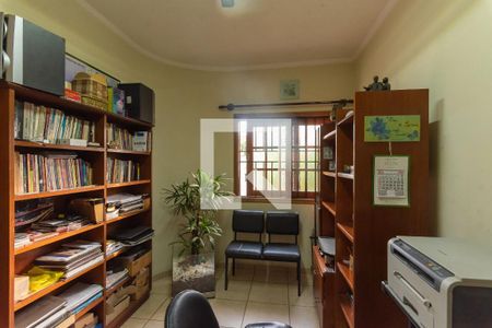 Casa à venda com 240m², 4 quartos e 5 vagas Casa à venda com 240m², 4 quartos e 5 vagasEscritório