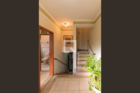 Casa à venda com 240m², 4 quartos e 5 vagas Casa à venda com 240m², 4 quartos e 5 vagasHall de Entrada