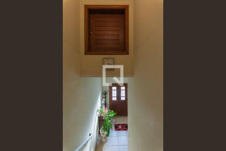 Casa à venda com 240m², 4 quartos e 5 vagas Casa à venda com 240m², 4 quartos e 5 vagasEscada -Alçapão