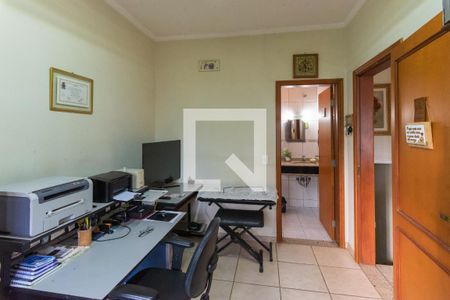 Casa à venda com 240m², 4 quartos e 5 vagas Casa à venda com 240m², 4 quartos e 5 vagasEscritório