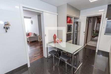 Apartamento à venda com 180m², 3 quartos e 2 vagasCozinha