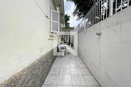 Casa para alugar com 180m², 2 quartos e 2 vagas Casa para alugar com 180m², 2 quartos e 2 vagasCorredor externo