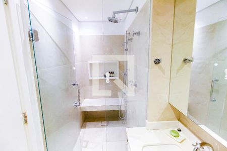 Apartamento à venda com 130m², 2 quartos e 2 vagasBanheiro da Suíte