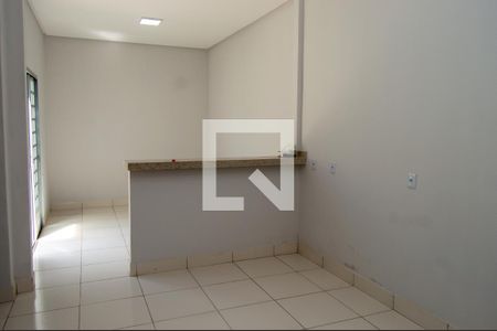 Sala/Cozinha de casa para alugar com 1 quarto, 70m² em Jardim Balneário Meia Ponte, Goiânia