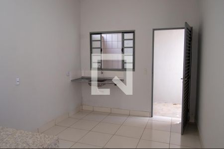 Sala/Cozinha de casa para alugar com 1 quarto, 70m² em Jardim Balneário Meia Ponte, Goiânia