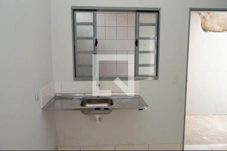 Sala/Cozinha de casa para alugar com 1 quarto, 70m² em Jardim Balneário Meia Ponte, Goiânia