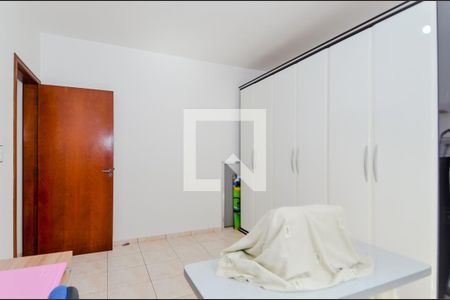 Casa à venda com 261m², 3 quartos e 8 vagasQuarto 2