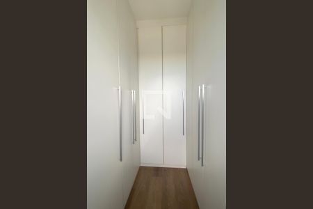 Closet da suíte 1 de apartamento para alugar com 2 quartos, 69m² em Jardim Iracema, Barueri