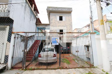 Casa à venda com 200m², 2 quartos e 2 vagas Casa à venda com 200m², 2 quartos e 2 vagasFachada