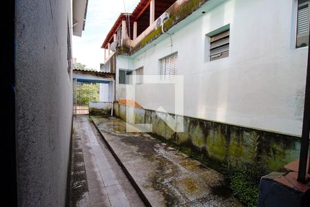 Casa à venda com 200m², 2 quartos e 2 vagas Casa à venda com 200m², 2 quartos e 2 vagasQuintal