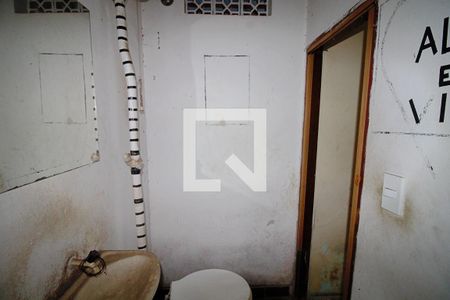 Casa à venda com 200m², 2 quartos e 2 vagas Casa à venda com 200m², 2 quartos e 2 vagasBanheiro de serviço