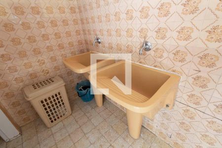 Casa à venda com 240m², 3 quartos e 2 vagasÁrea de Serviço