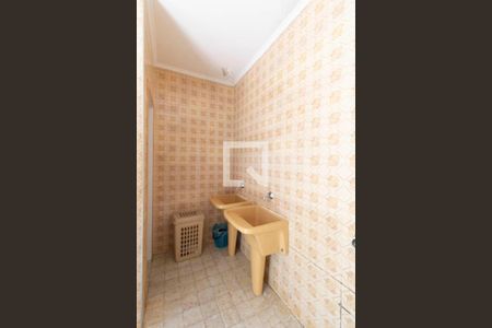 Casa à venda com 240m², 3 quartos e 2 vagasÁrea de Serviço