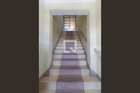 Casa à venda com 240m², 3 quartos e 2 vagasEscada