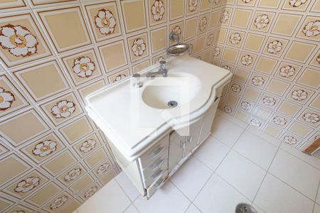 Casa à venda com 240m², 3 quartos e 2 vagasBanheiro 1