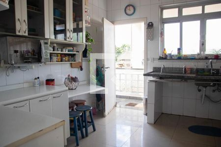 Casa à venda com 444m², 5 quartos e 8 vagasCozinha