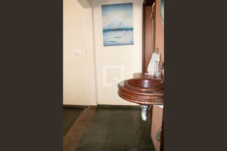 Casa à venda com 444m², 5 quartos e 8 vagasBanheiro 5