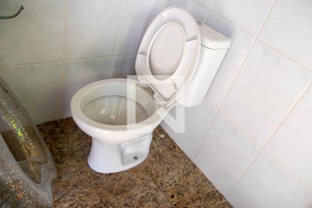 Casa à venda com 444m², 5 quartos e 8 vagasBanheiro de serviço