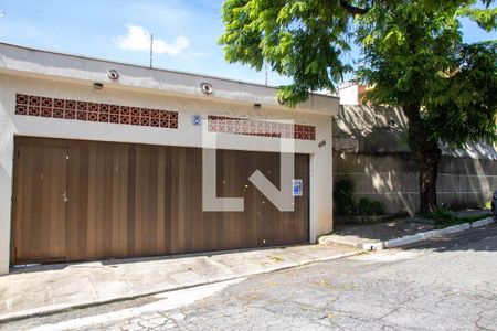 Casa à venda com 444m², 5 quartos e 8 vagasFachada