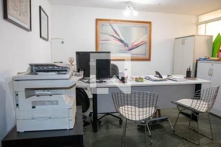 Casa à venda com 444m², 5 quartos e 8 vagasEscritório