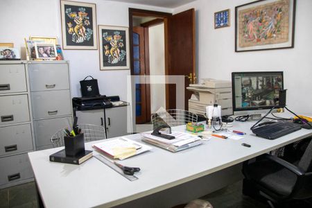 Casa à venda com 444m², 5 quartos e 8 vagasEscritório