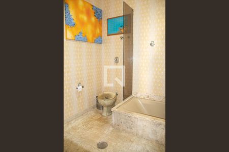 Casa à venda com 444m², 5 quartos e 8 vagasBanheiro 3