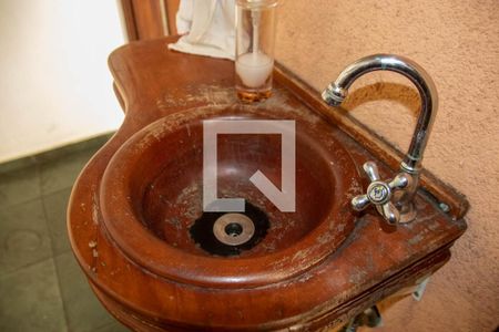 Casa à venda com 444m², 5 quartos e 8 vagasBanheiro 5