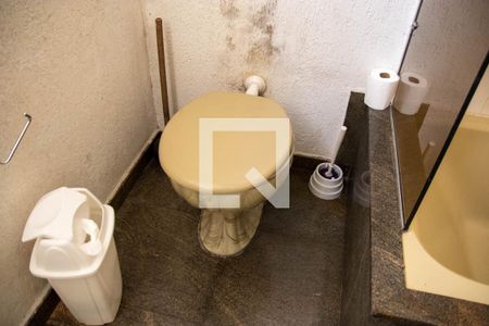 Casa à venda com 444m², 5 quartos e 8 vagasBanheiro 4