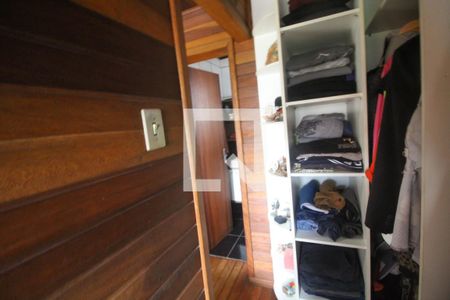 Casa à venda com 200m², 2 quartos e 2 vagasCloset