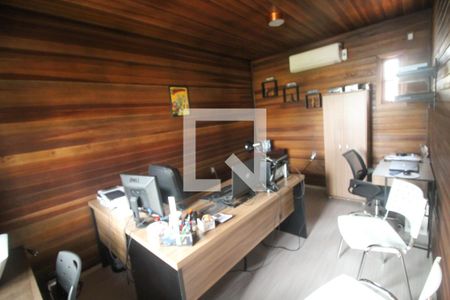 Casa à venda com 200m², 2 quartos e 2 vagasEscritório