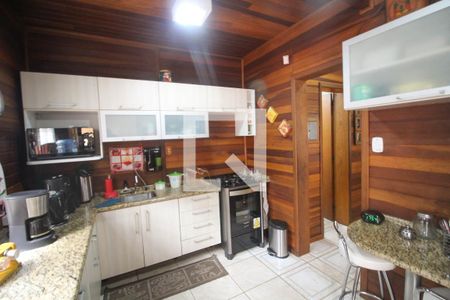 Casa à venda com 200m², 2 quartos e 2 vagasCozinha