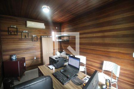 Casa à venda com 200m², 2 quartos e 2 vagasEscritório